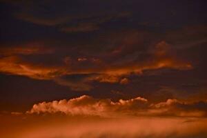orageux le coucher du soleil des nuages photo