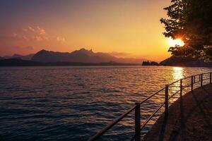 interlaken Lac Thun le coucher du soleil photo