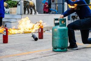 formation des employés à la lutte contre les incendies photo