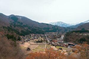 shirakawa, Japon - avril 5, 2023 aérien vue de shirakawa-go village dans printemps photo