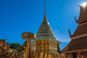 stupa à wat phra cette est ce que je suthep dans chiang Mai, Thaïlande photo