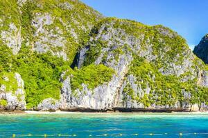 koh phi phi leh Thaïlande île plage lagune calcaire rochers. photo