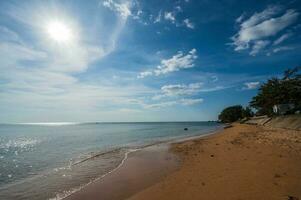 magnifique paysage marin vue avec interminable horizon à kung femme plage chanthaburi ville Thaïlande. photo