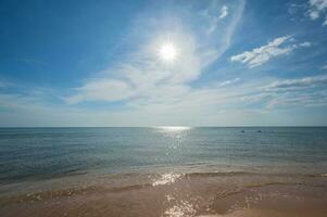 magnifique paysage marin vue avec interminable horizon à kung femme plage chanthaburi ville Thaïlande. photo