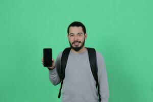 barbu asiatique étudiant expression en utilisant téléphone intelligent photo