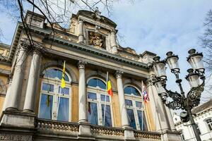 détail de le façade de le historique ville théâtre dans Bruges photo