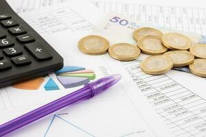 mensuel budget tableur, argent, stylo et calculatrice photo