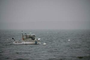 bateau sur le océan près Maine photo