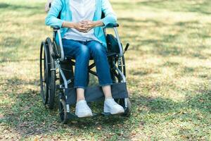 déprimé femme fauteuil roulant photo