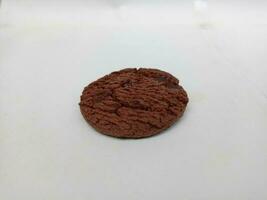 Chocolat puce biscuits avec noisettes, isolé sur blanc Contexte photo