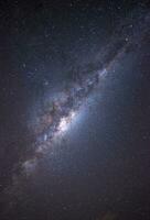 le magnifique laiteux façon dans le étoilé nuit de Australie arrière-pays. photo