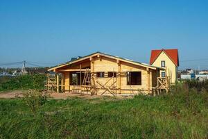 construction de une en bois maison sur une privé terrain photo