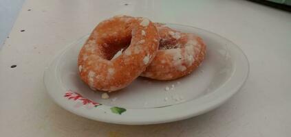 nourriture la photographie - deux beignets sur une assiette photo