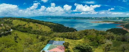 panoramique vue de arénal Lac dans central costa rica photo