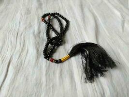 une noir tasbih pour musulman prières photo