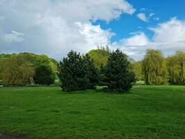 magnifique vue de une local Publique parc de Angleterre Royaume-Uni photo