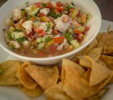 conque Ceviche avec frites photo