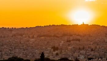 le coucher du soleil silhouette de ancien minaret un haut majestueux médiéval architecture généré par ai photo