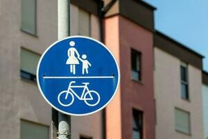 une circulation signe seulement pour piétons et cyclistes permis photo