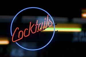 des cocktails - néon lumière photo
