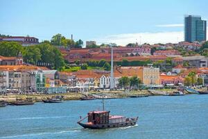 rabelos sur le Douros rivière dans vila nova de Gaia photo