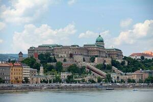 buda Château aux côtés de le Danube dans Budapest photo