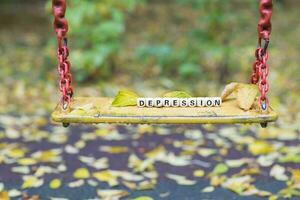 mot la dépression composé de en bois des lettres. photo