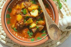 four cuit patates avec poulet foie photo