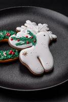 Frais délicieux cuit Noël ou Nouveau année pain d'épice biscuits photo