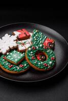 délicieux Frais coloré Noël ou Nouveau année pain d'épice biscuits photo