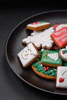 délicieux Frais coloré Noël ou Nouveau année pain d'épice biscuits photo