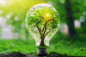 génératif ai. un électrique lumière ampoule sur le vert herbe et une arbre à l'intérieur il. Terre journée. lumière du soleil dans la nature. énergie économie concept photo