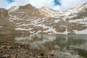 Montagne Lac dans la glace paysage photo