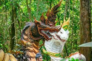 serpent Roi de nagas dans thaïlande.naga ou serpent statue photo