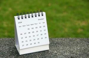 octobre 2024 table calendrier avec personnalisable espace pour texte. calendrier concept et copie espace photo