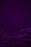 violet velours en tissu texture utilisé comme Contexte. violet Couleur panne en tissu Contexte de doux et lisse textile matériel. écrasé velours .luxe magenta Ton pour soie. photo