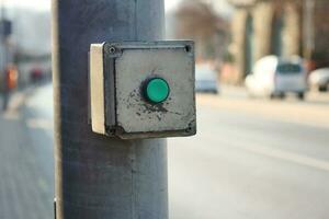 Close up of crossing signal bouton à Singapour photo