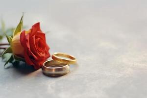 petit Rose fleurs et deux mariage anneaux. ai génératif photo