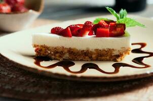 tranche de gâteau aux fraises, mise au point sélective photo