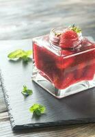 verre pot de fraise confiture photo