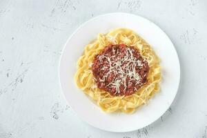 portion de tagliatelles sauce bolognaise photo