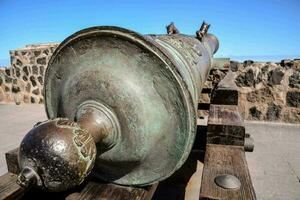 vieux canon dans le forteresse photo