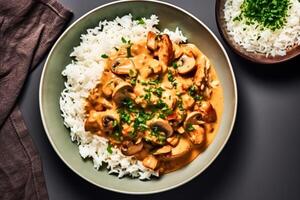 riz avec poulet et champignon sauce, nourriture et régime, comme repas pour le déjeuner ou dîner, savoureux recette, post-traité, génératif ai photo