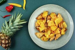 Tofu avec ananas. photo