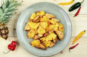 Tofu avec ananas. photo