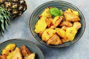 rôti Tofu avec ananas. photo