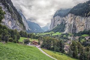 Vallée de Lauterbrunnen en Suisse photo