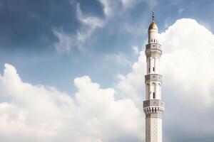 blanc mosquée minaret. mosquée minaret avec nuageux ciel dans Contexte. génératif ai photo