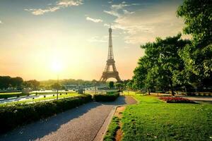 la tour près parc dans Paris photo