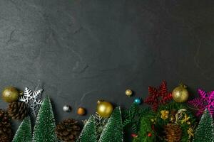 Noël Contexte avec décorations sur noir pierre table arrière-plan, photo